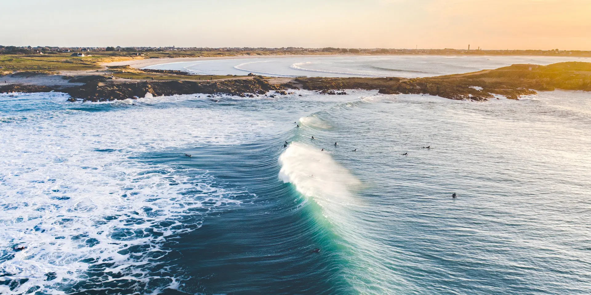 Surfeurs à la Pointe de La Torche - Plomeur