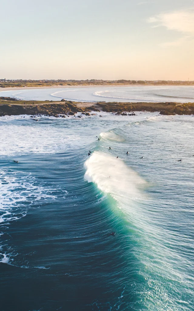 Surfeurs à la Pointe de La Torche - Plomeur