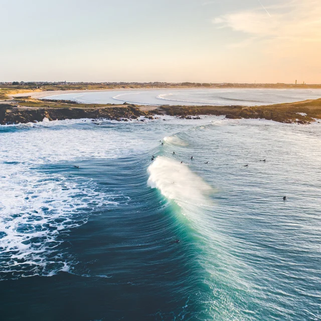 Surfeurs à la Pointe de La Torche - Plomeur