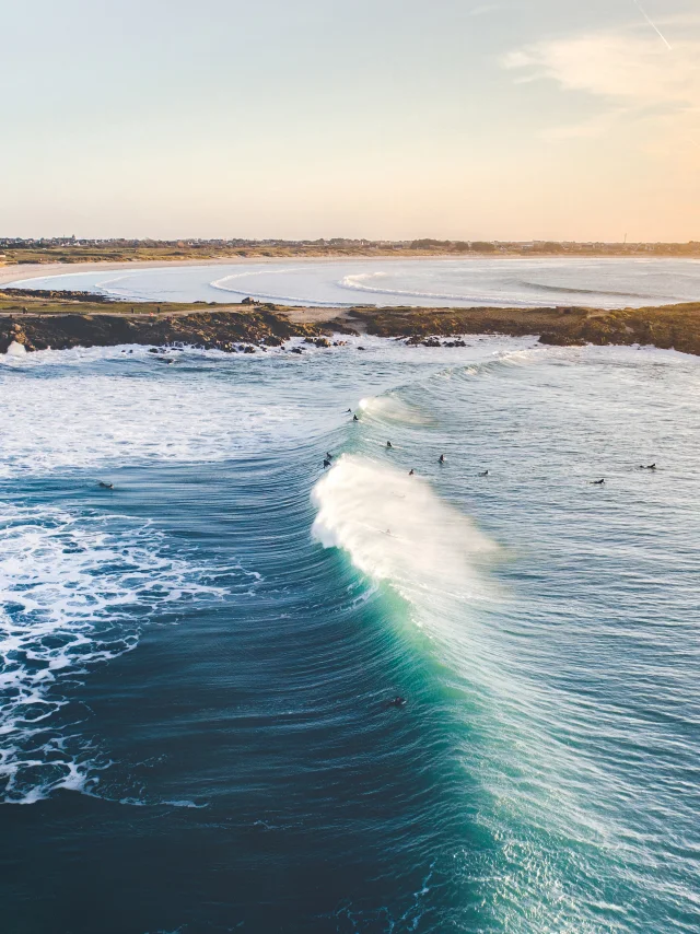 Surfeurs à la Pointe de La Torche - Plomeur