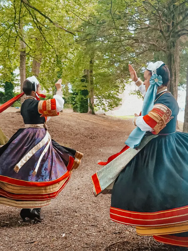 Festival der Stickerinnen - Pont-L'Abbé