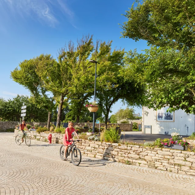 balade en vélo dans le bourg de Plovan