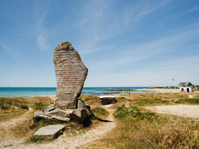 Menhir des Droits de l'Homme - Plozévet