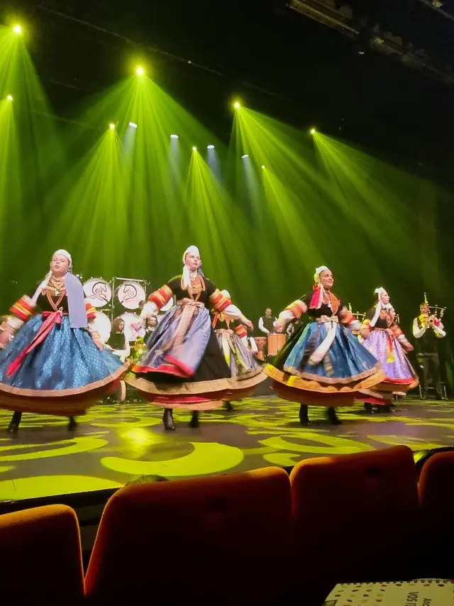 Danse bretonne du Cercle de Pont-l'Abbé