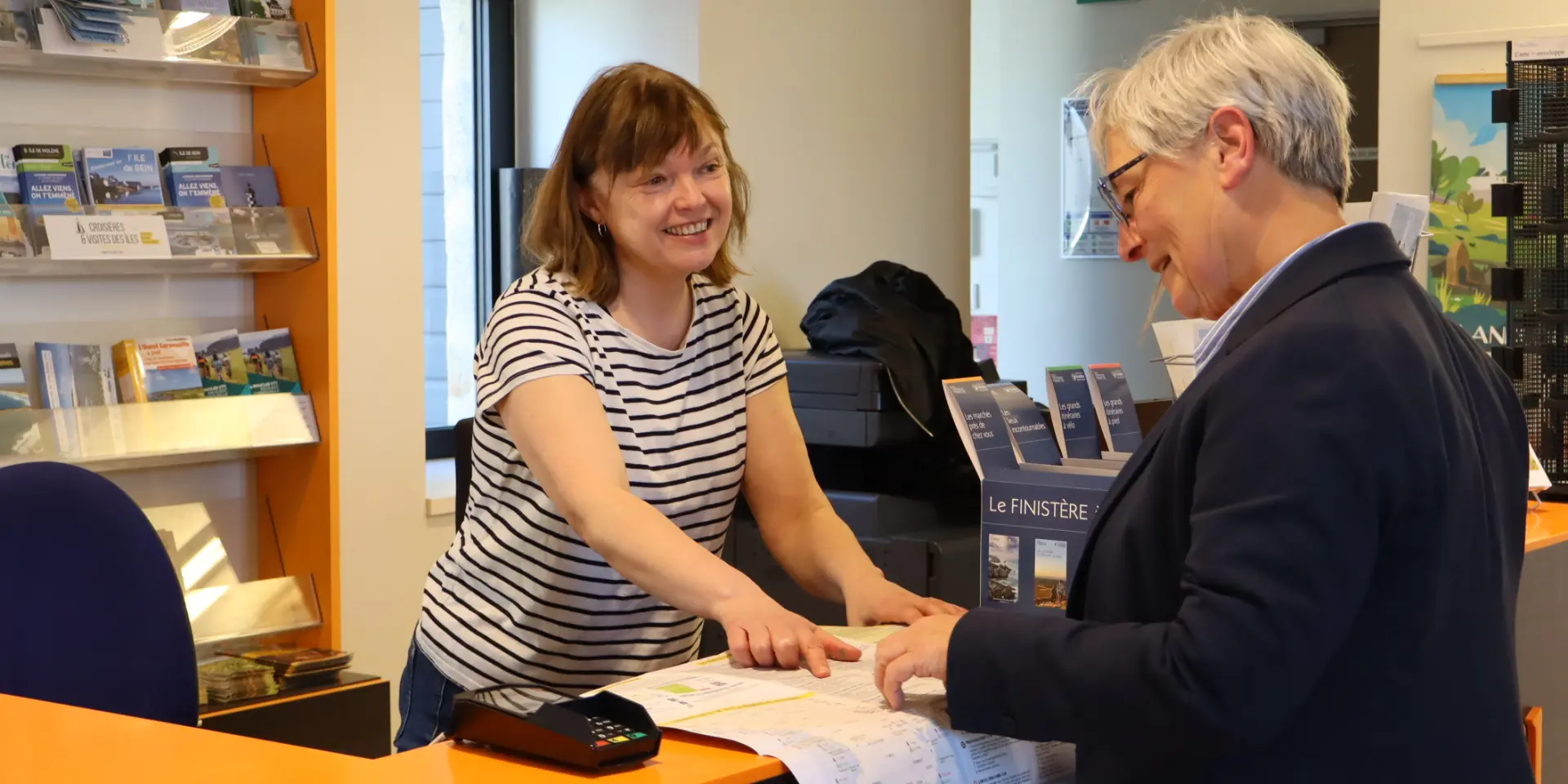 Ticketservice in der Touristeninformation Plozévet