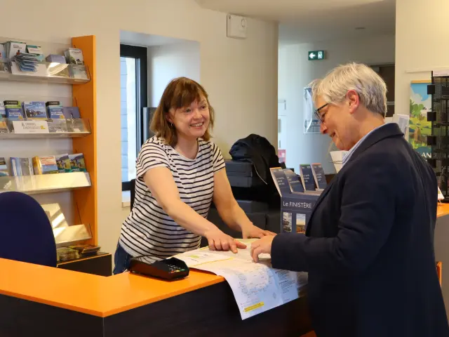 Service de billetterie à l'office de tourisme Plozévet