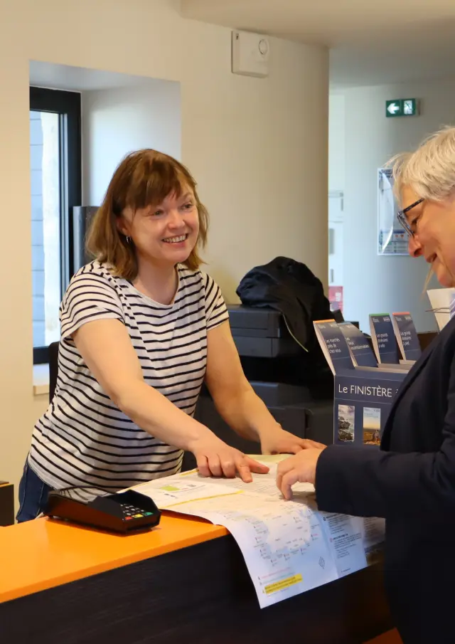 Service de billetterie à l'office de tourisme Plozévet