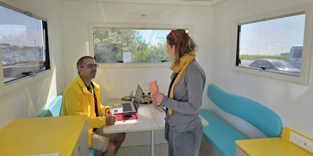 Innenansicht des mobilen Empfangs