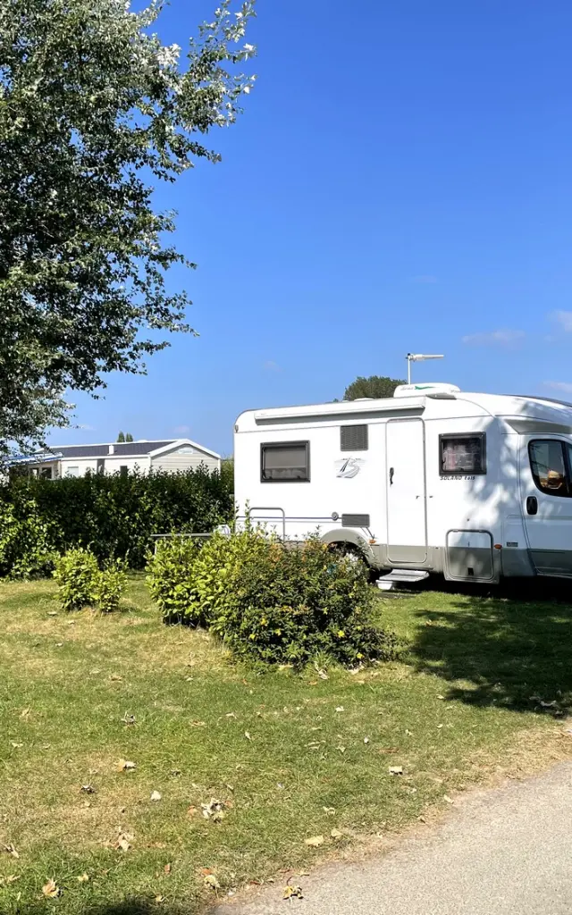 Aire Camping Car au Camping Les Hortensias à Loctudy