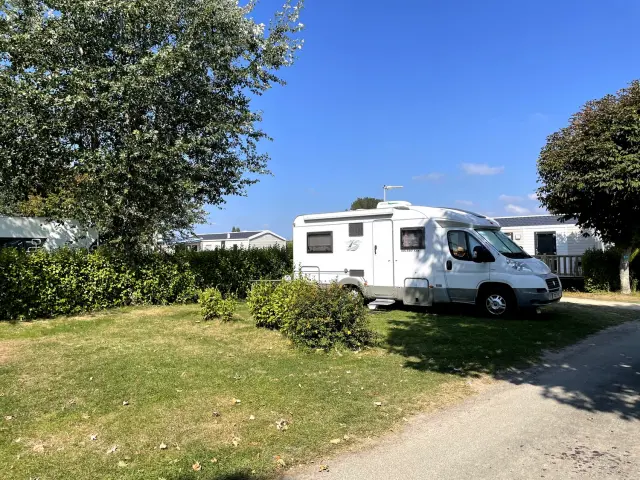 Wohnmobilstellplatz auf dem Campingplatz Les Hortensias in Loctudy