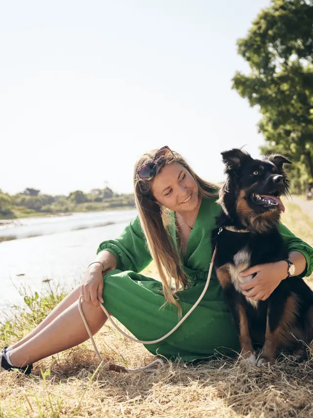 Spaziergang mit dem Hund auf dem Treidelpfad - Pont-l'Abbé