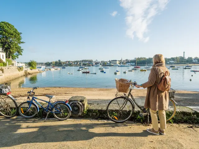 Fahrrad am Hafen von Sainte-Marine - Combrit