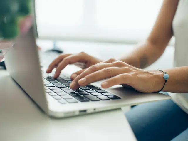 Kontaktieren Sie uns per E-Mail