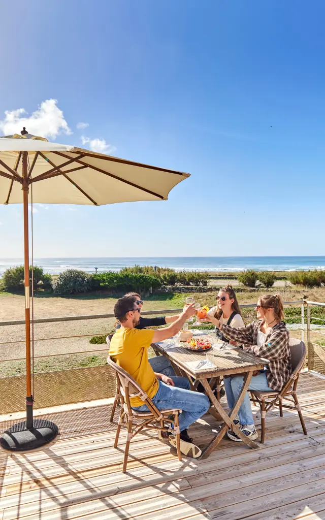 Déjeuner en terrasse en Pays bigouden