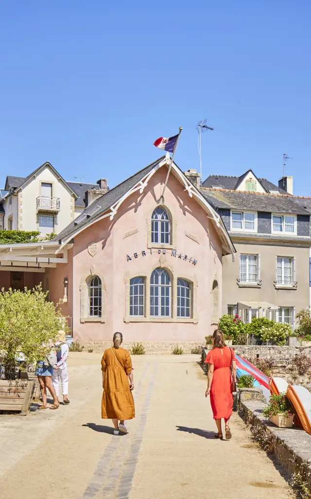 Balade au port de Sainte-Marine devant l'abri du marin