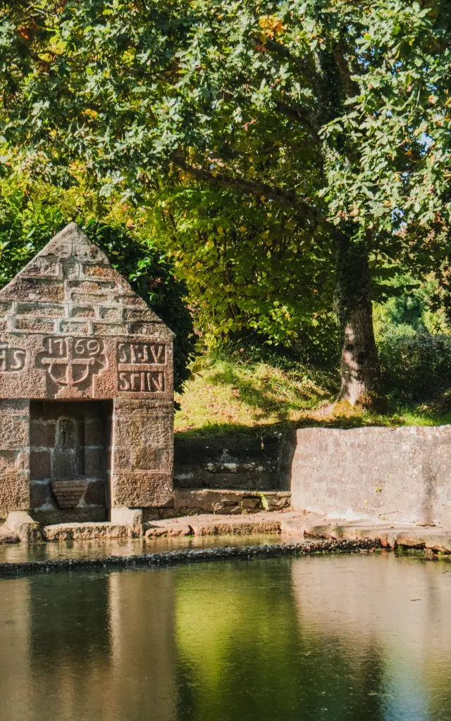 Guiler Sur Goyen -Fontaine Saint Nicolas