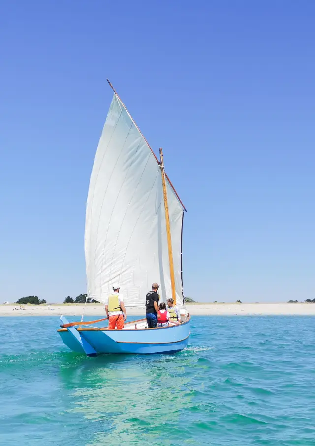 Lesconil-misainier-centre-nautique-plage-voile-bateau-nautisme-famille-figurants-ete-aout-2020-N-Houssais.jpg