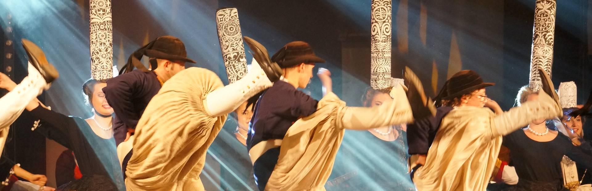 Breathtaking dances at the Fête des Brodeuses © E Cléret