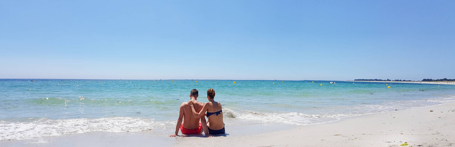 La plage de la Grève Blanche au Guilvinec en Pays Bigouden, idéale pour se rafraîchir en famille ©E Cléret
