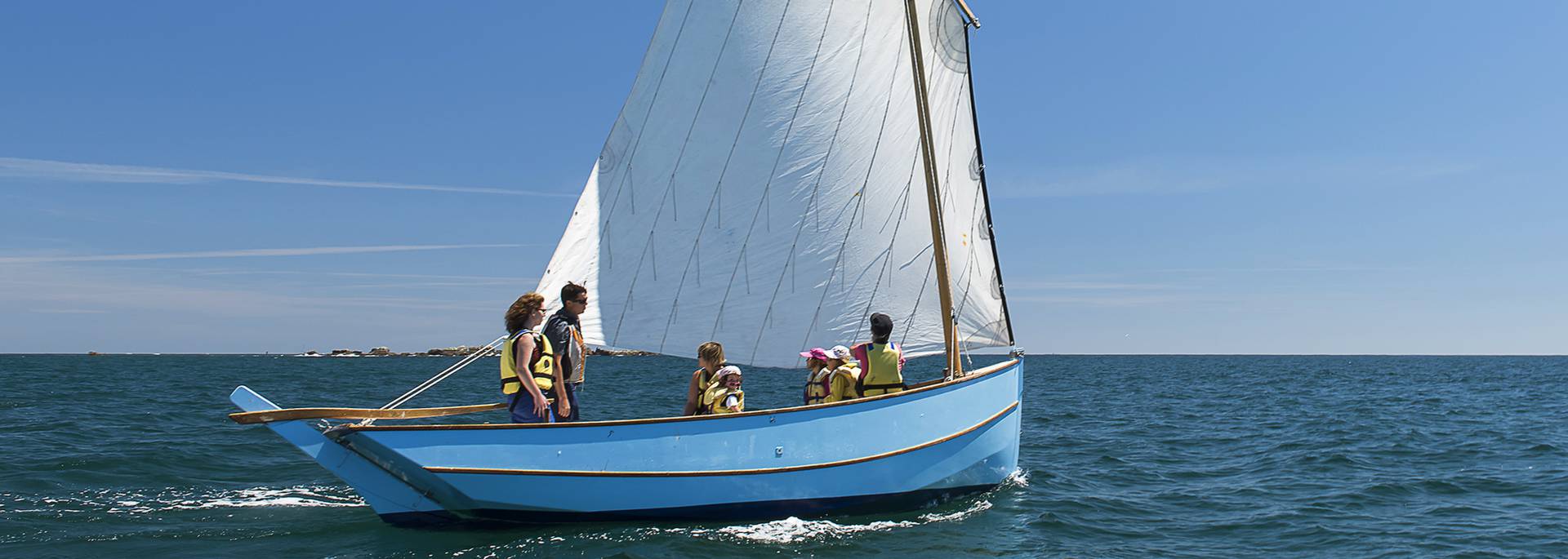 Hoisting the sails, Pays Bigouden © Jakez Le Gall