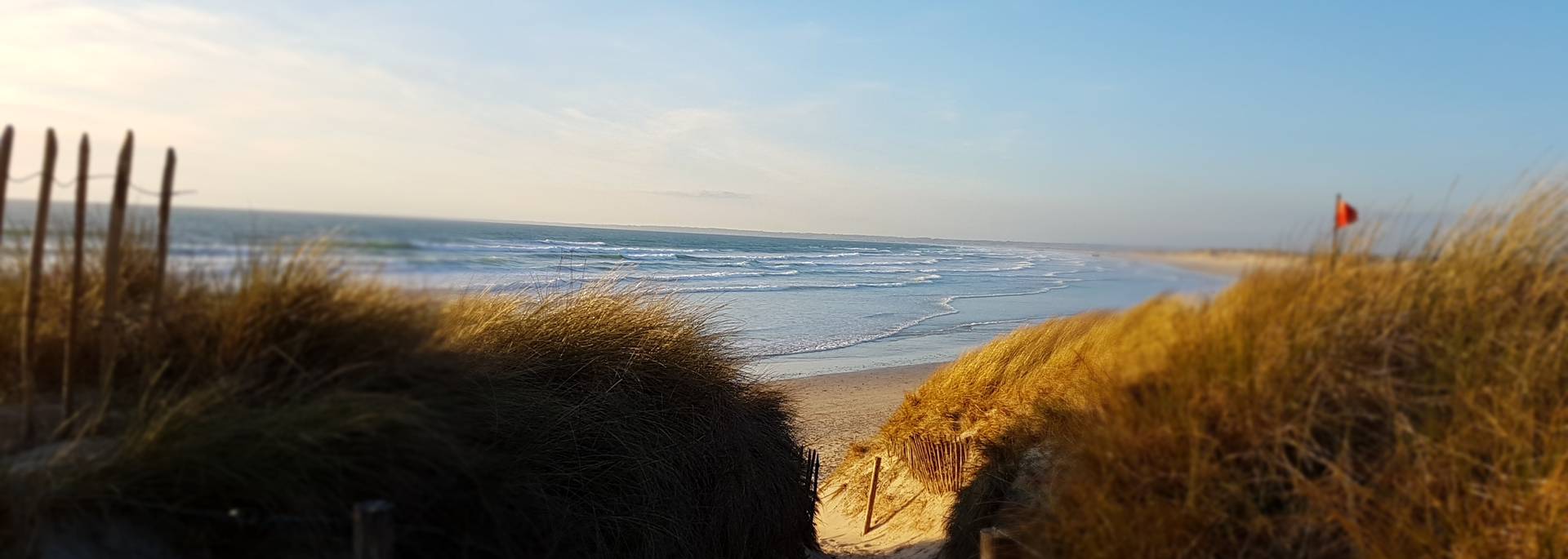 Evening stroll at La Torche beach, Pays Bigouden © E Cléret