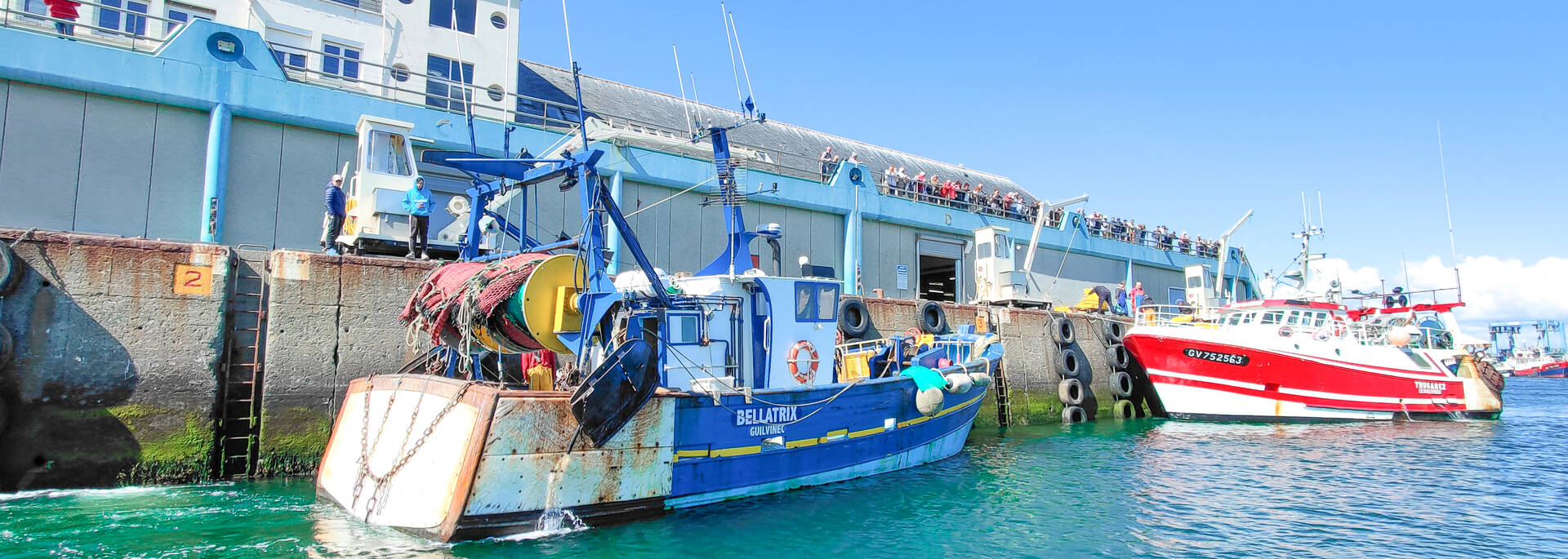 Assister à l'arrivée des bateaux du haut de la terrasse © E Cléret