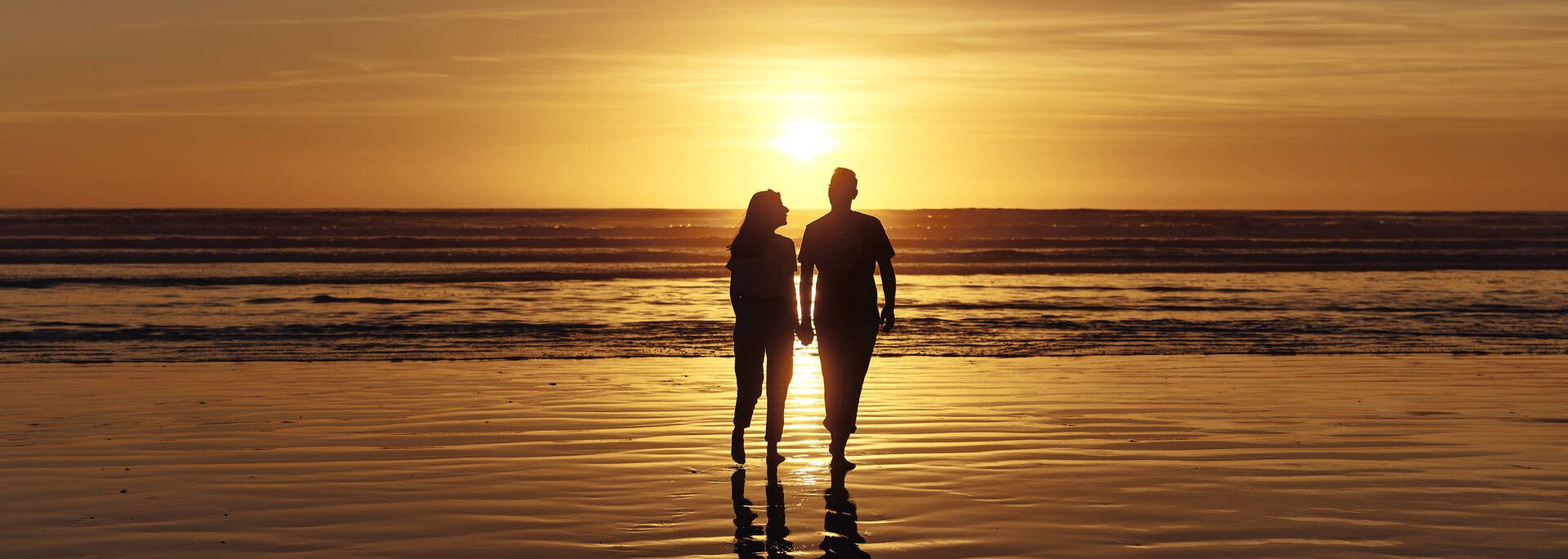 Coucher de soleil sur la plage de Kerbinigou à Tréogat en Pays Bigouden ©Alexandre Lamoureux