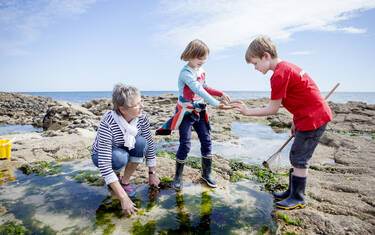 Pêche à pied en famille en Pays Bigouden © G Prié