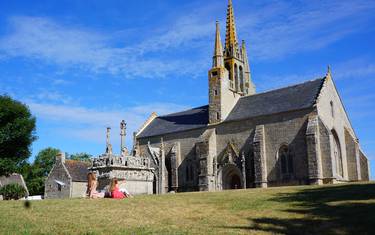 Historic Pays Bigouden - Tronoën chapel and calvary © E Cléret