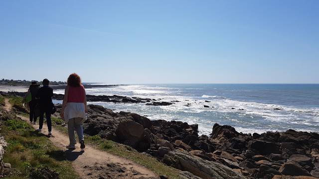 Walking with friends in Pays Bigouden © G Mazingue