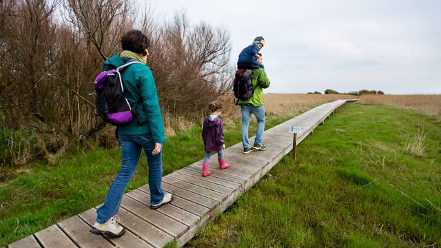 A family walk in Pays Bigouden © Y Derennes