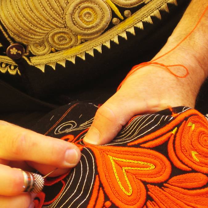 Embroidering a Bigouden costume © E Cléret
