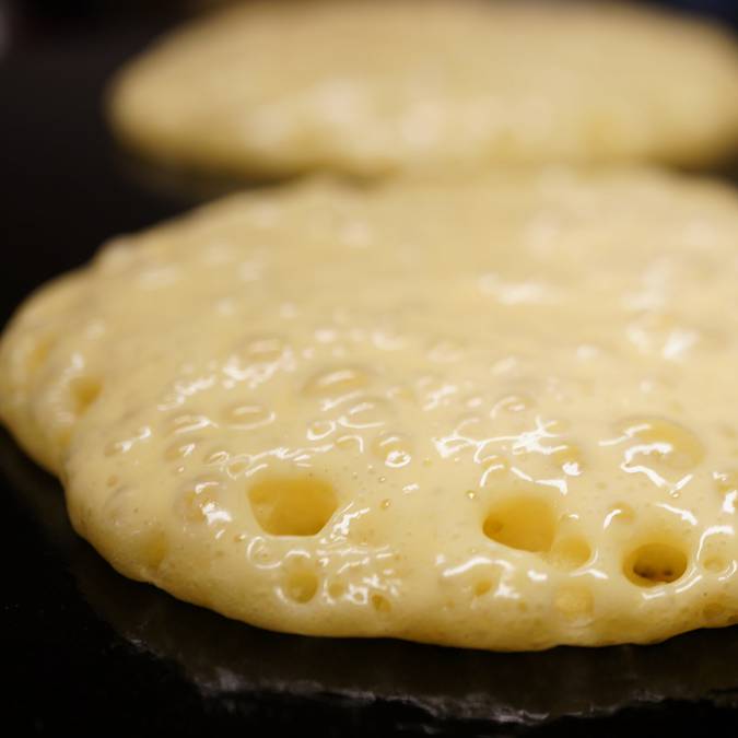 Kouigns bubbling on a 'bilig' (griddle) © E Cléret