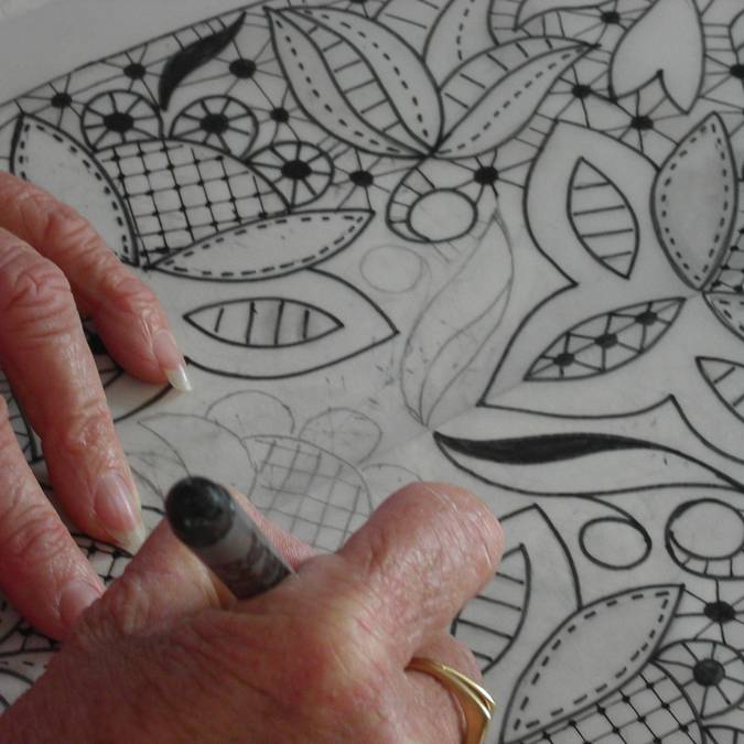Designing lace for a headdress -  Pays Bigouden © c. Freger