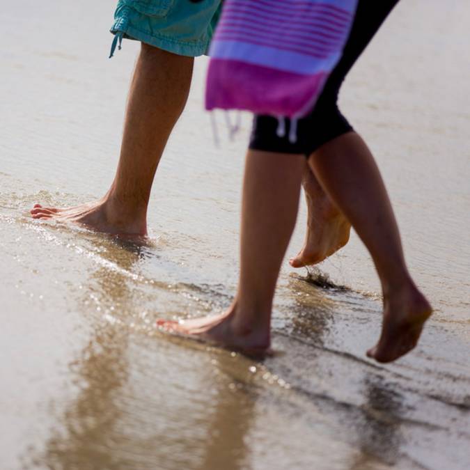 Walking along the beach, Pays Bigouden © Y Derennes