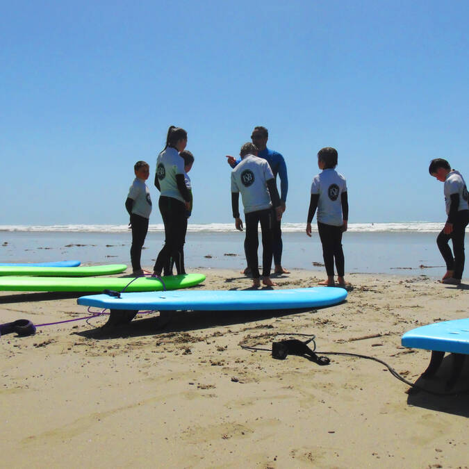 Surfing lesson on the Bay of Audierne - Plozévet, Pays Bigouden © G Mazingue