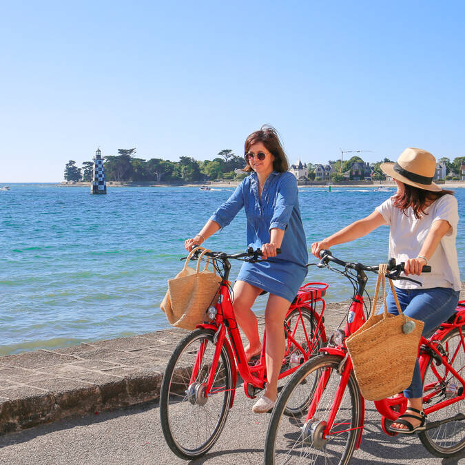 Vélo entre amies en Pays Bigouden Sud - Île-Tuy  @A Lamoureux