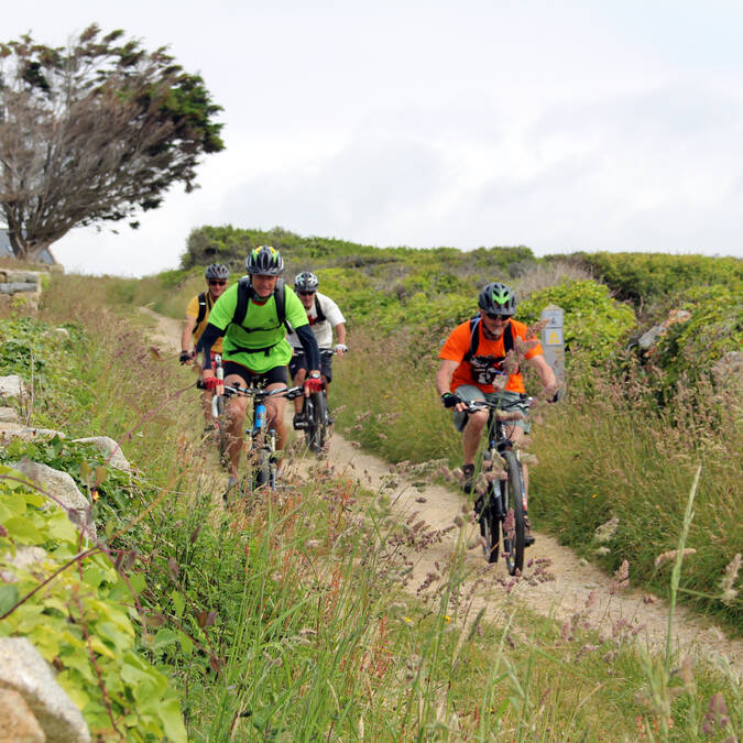 Faire du vélo en Haut Pays Bigouden - Plozévet -@ AOCD