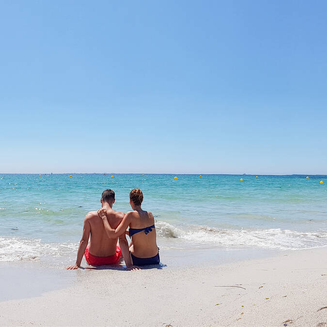 La plage de la Grève Blanche au Guilvinec en Pays Bigouden, idéale pour se rafraîchir en famille ©E Cléret