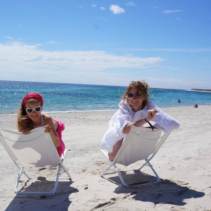 Lazing on the beach in Léchiagat © E Cléret